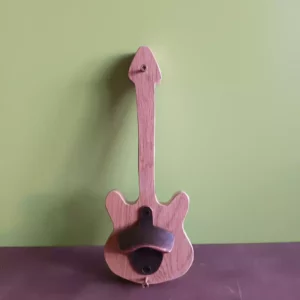 décapsuleur mural en bois fait main