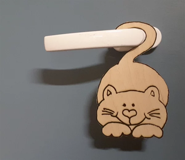 accroche porte chat en bois personnalisable