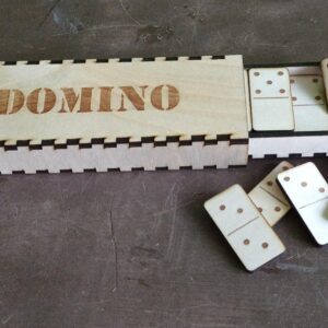 jeux de société dominos faits en bois