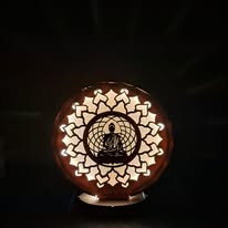 lampe ambiance bois chantourné motif lumière chaude